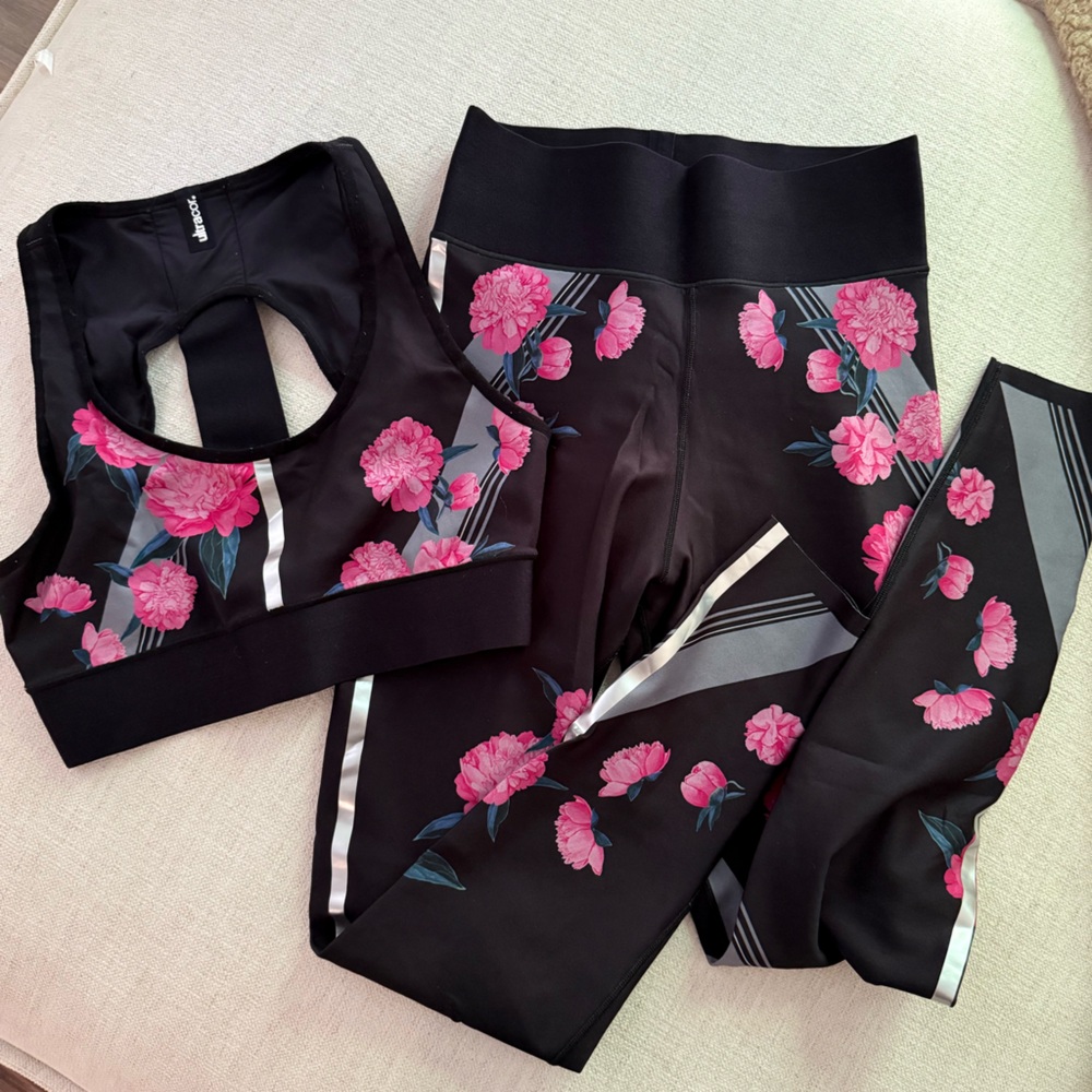 Ultracor Floral Black and Pink Sports Bra and Leggings Set